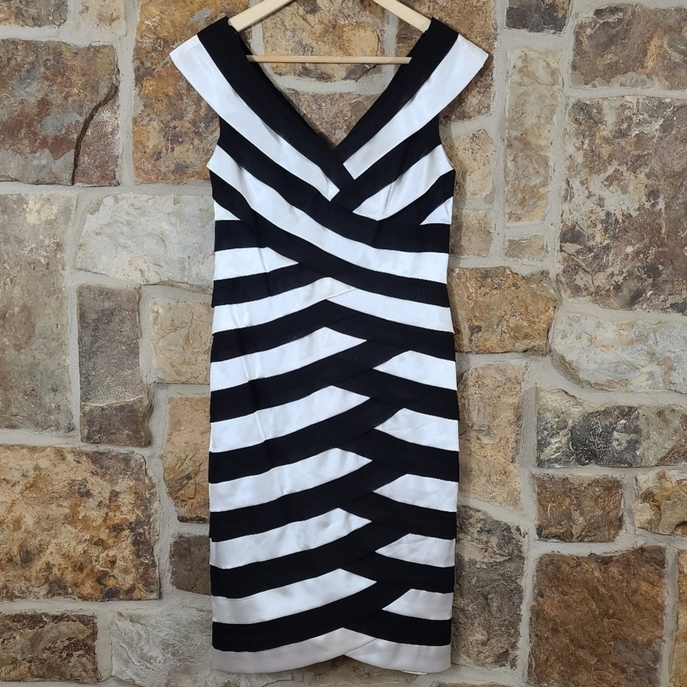 Nwt Xscape 8 Layered Ruffle Dress